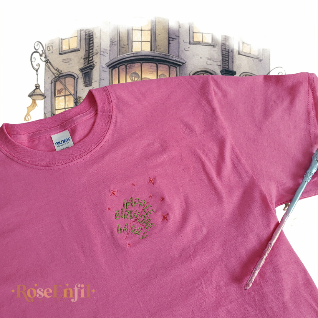 Joyeux anniversaire Harry - Collection Broderie magique - Plusieurs couleurs