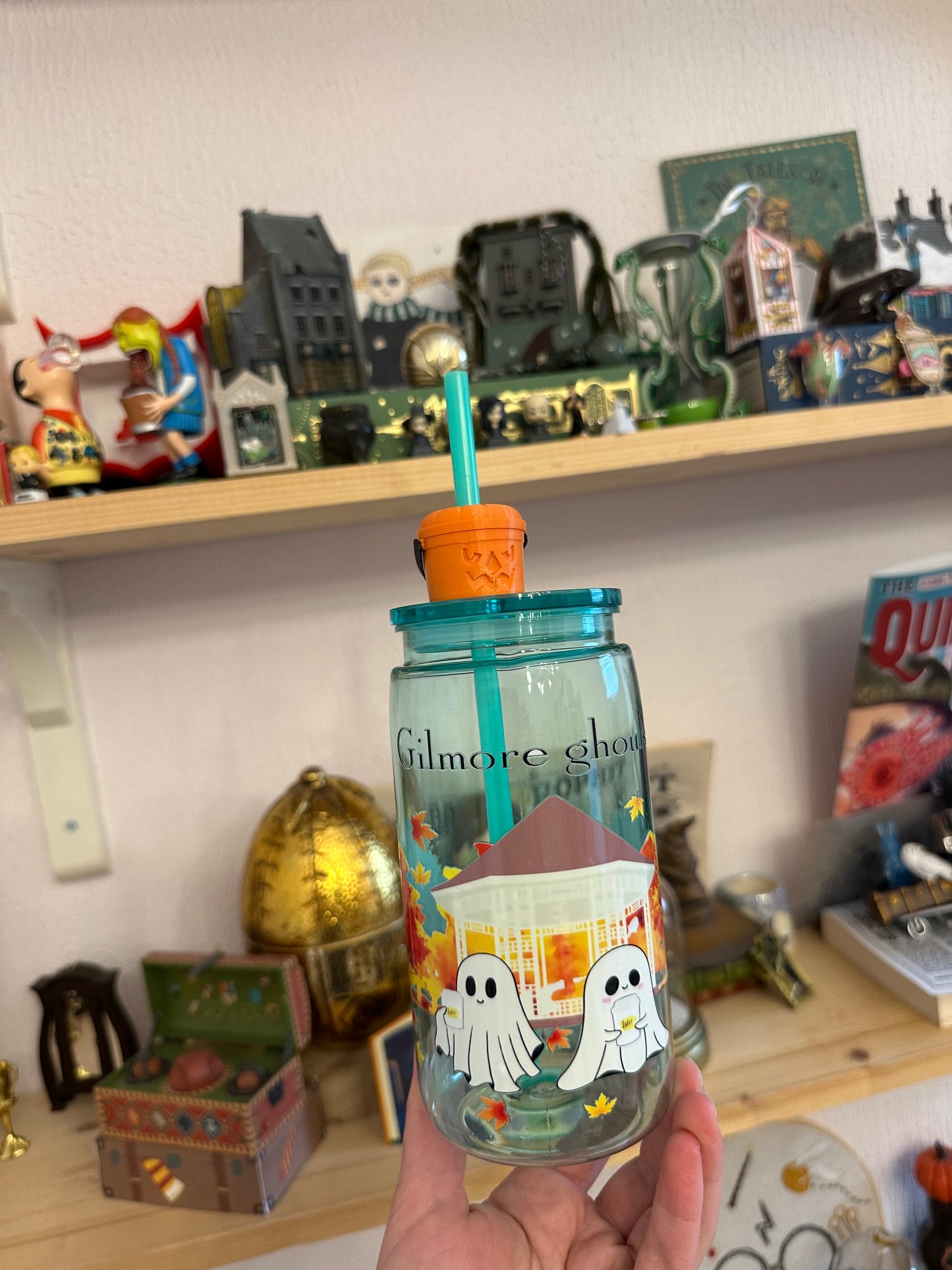 Luke's Coffee & Ghosts – Halloween & TV Series Collection – Plastic cup with straw decor and straw and lid

