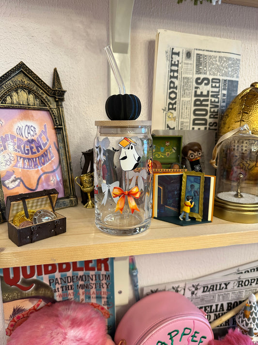Fantômes et livres -  verre avec paille et couvercle bambou et décoration paille