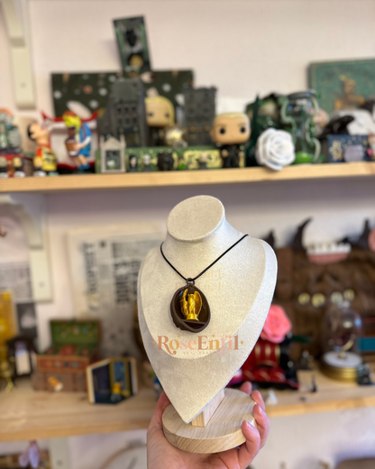 Pendentif style noix avec créature magique bureau du directeur de l'école de magie (ou ornement sapin)- Collection décor magique - Impression 3D - collier noir inclus