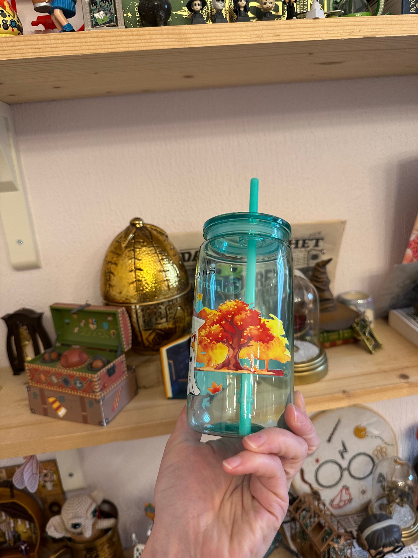 Luke's Coffee & Ghosts – Halloween & TV Series Collection – Plastic cup with straw decor and straw and lid
